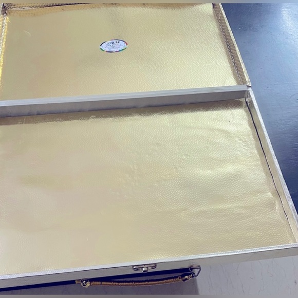 Combo Plastic plate in golden aluminium foil,wooden box with removable partition - Picture 2 of 8